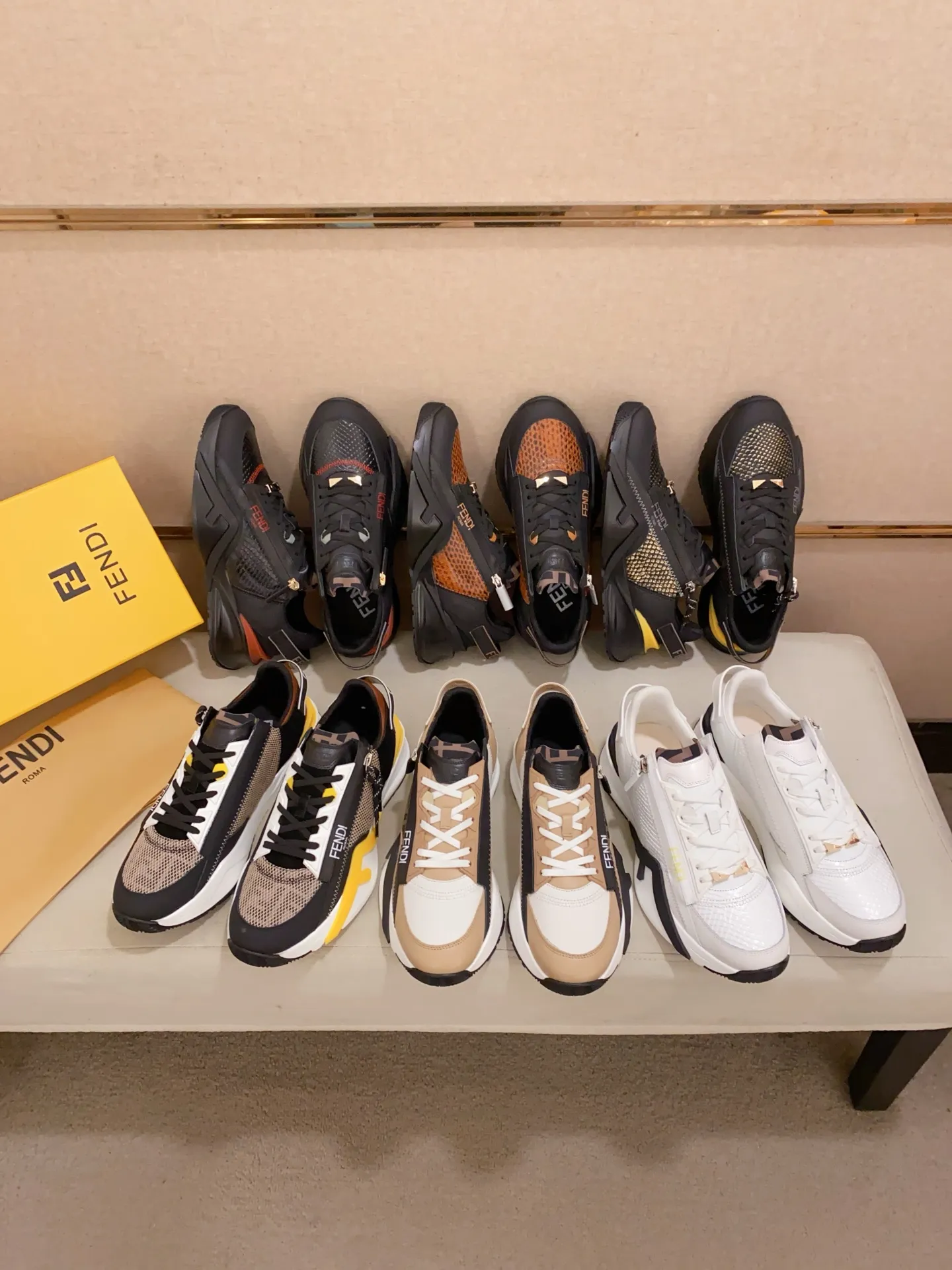 Men's shoes💰: 540💰(Higher version) [Fendi] Fendi's latest casual shoes for men! Available at counters simultaneously! A one-to-one replica of the original. Made entirely of imported top-grain calfskin, the interior is made of top-grain water-dyed cowhide, and the original factory-supplied rubber outsole. Leading new fashion concepts. Matching code: 38-44. 45 can be customized and non-returnable!